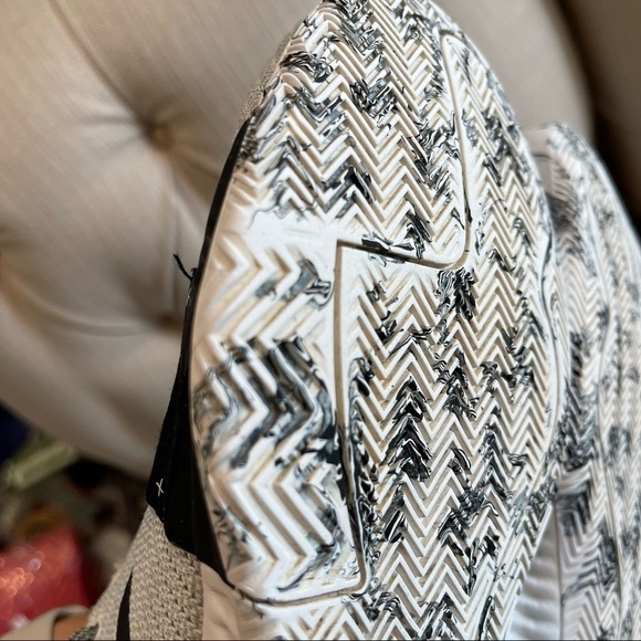 Adidas James Harden Basketball Shoes Gray Black White Mens Size 6.5 - Picture 13 of 16